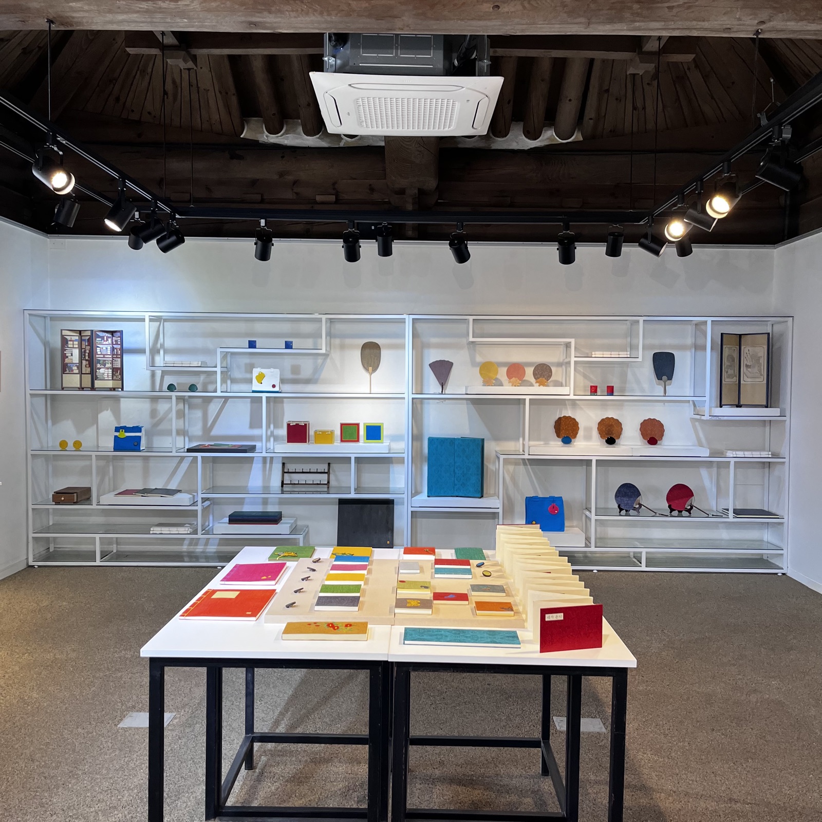 하효진 작가의 능화지 작업